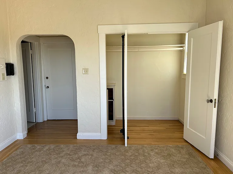 3500 35th Ave #7 — Photo 4