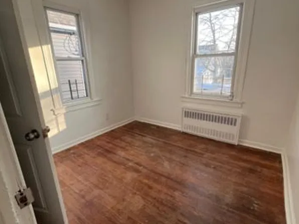 (undisclosed Address), Far Rockaway, NY 11691