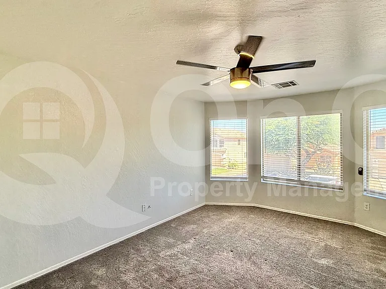 2075 E Appaloosa Rd — Photo 8