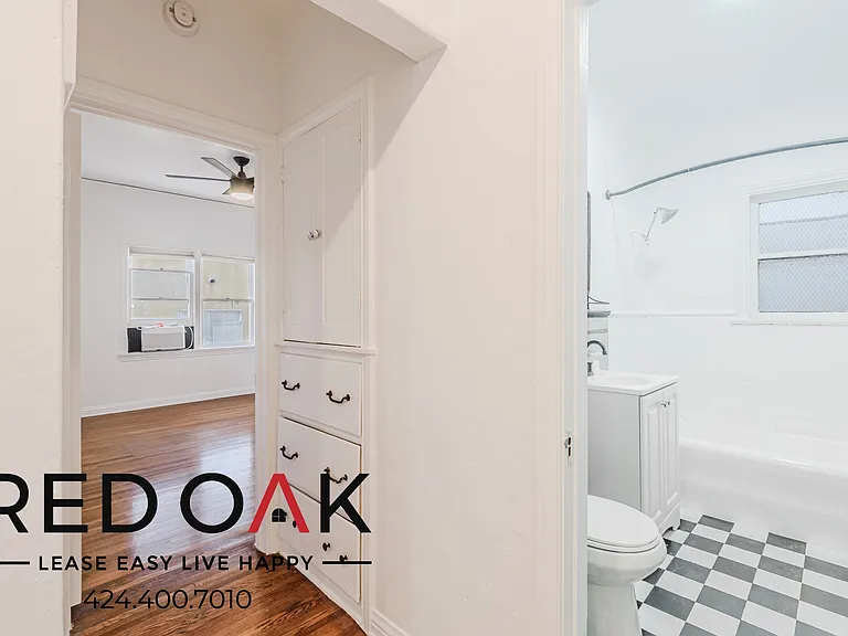 180 S Sycamore Ave #201 — Photo 22