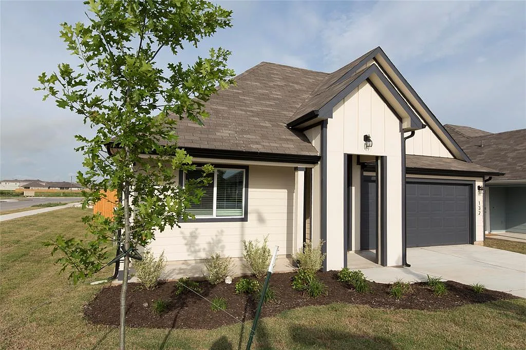 4 bed, 2.0 bath, 1684 sqft, $2,050 — Photo 1