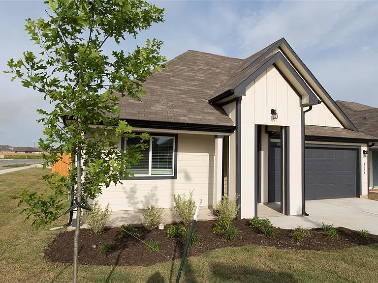 132 Fort Clark Springs Dr — Photo 1
