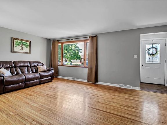 5th image of 95 Temple Dr