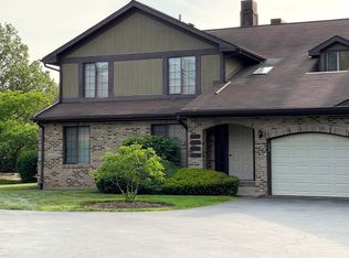 1921 Golf View Dr #2A, Bartlett, IL 60103