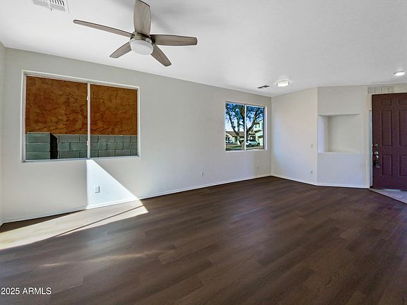 3rd image of 1131 E CATINO Street