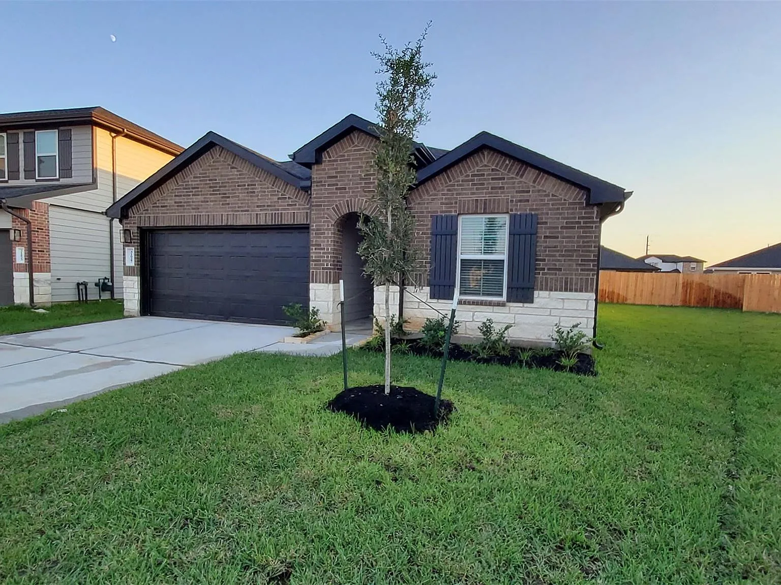 4 bed, 2.5 bath, 1861 sqft, $2,299 — Photo 4