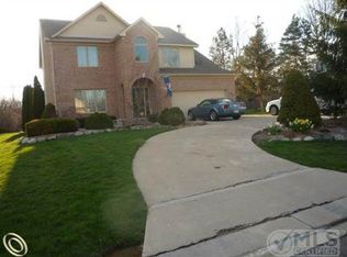 24313 Ridgeview Dr, Farmington Hills, MI 48336