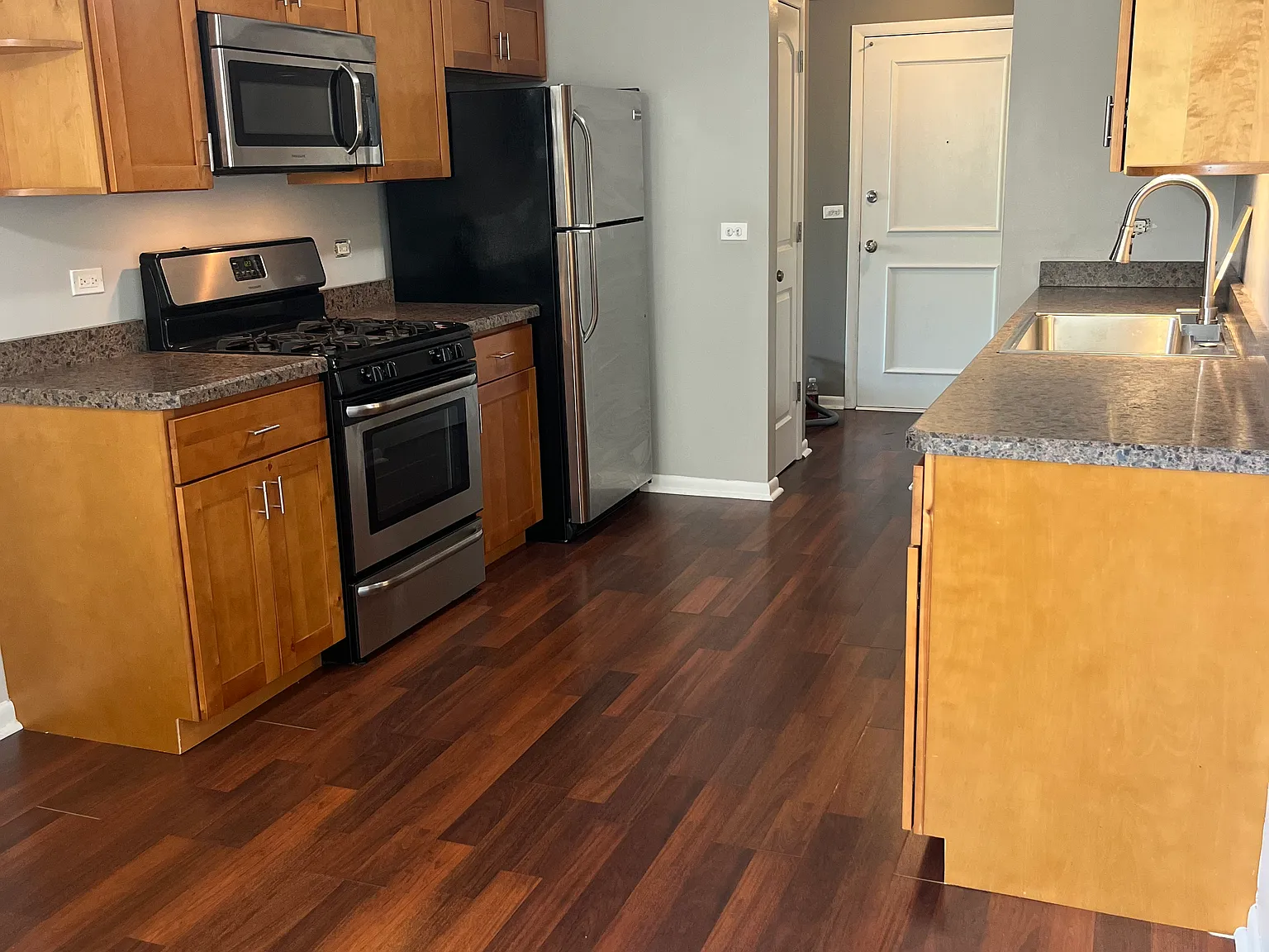 1327 E Prairie Ave — Photo 3