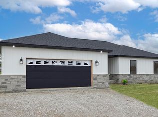 2712 Pine View Dr, Highland, IL 62249