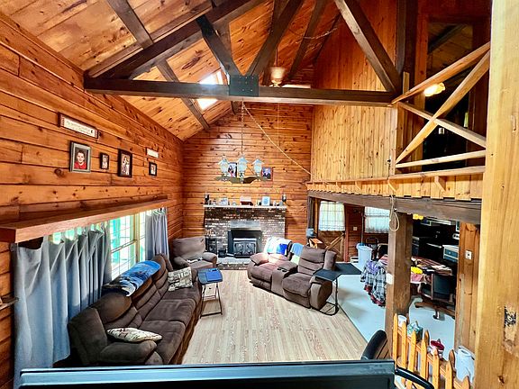 3rd image of 24 Lauradee Dr