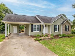538 Heritage Farm Rd, Hickory, NC 28601