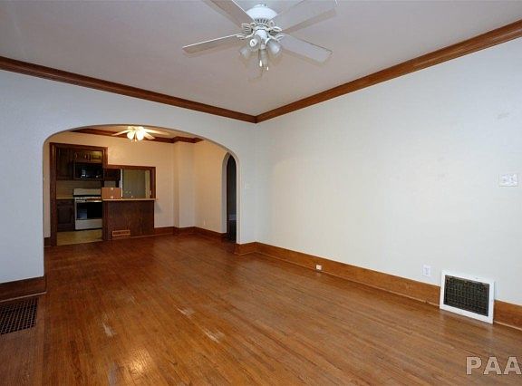 3rd image of 412 E Corrington Ave
