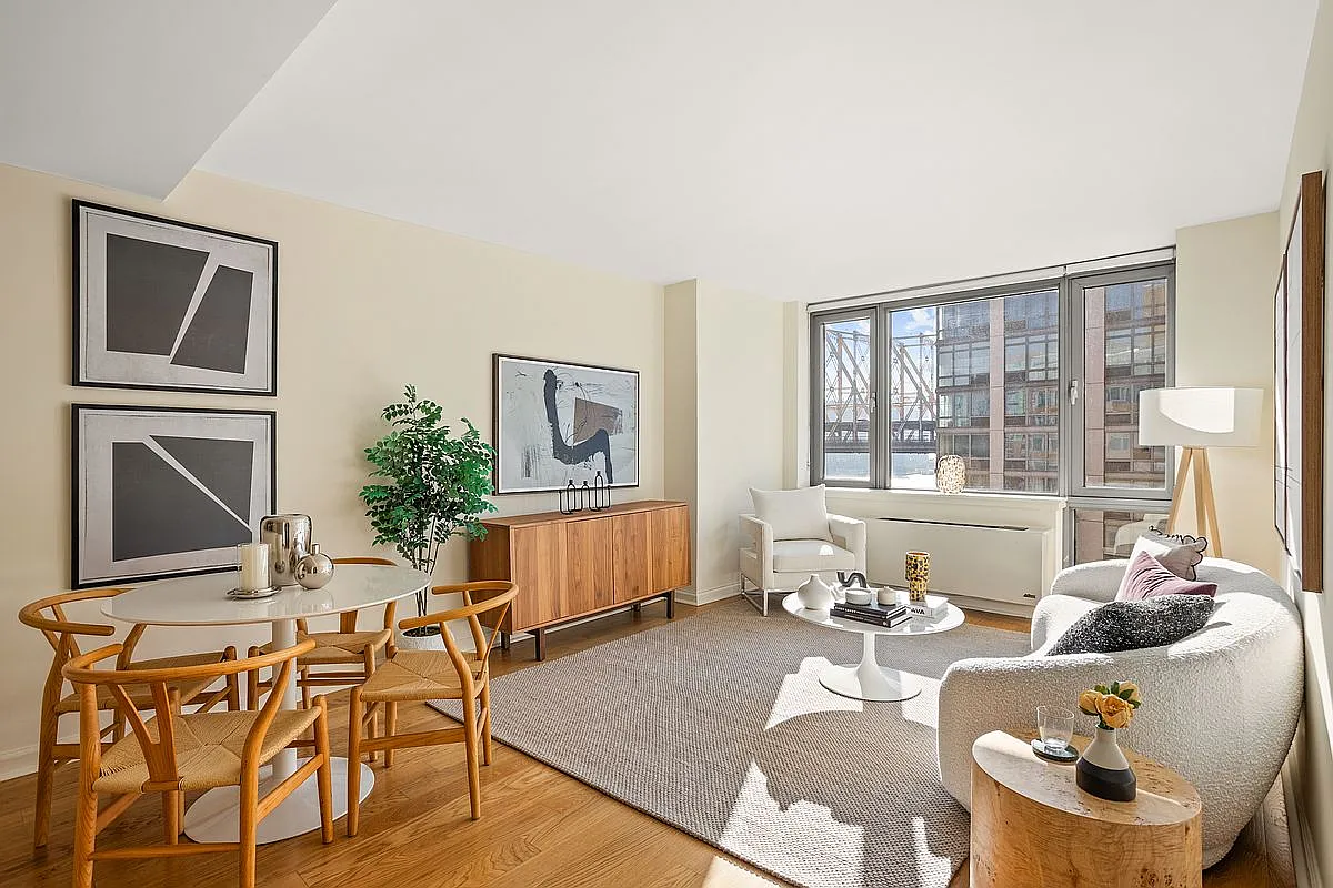 425 Main St APT 14H photo 1