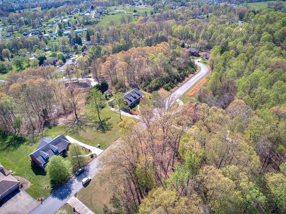 2nd image of 248 & 252 Carrie Cir