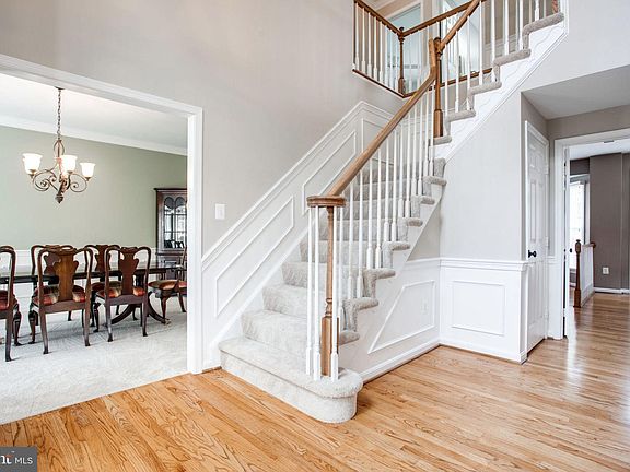 3rd image of 6817 Hartwood Ln