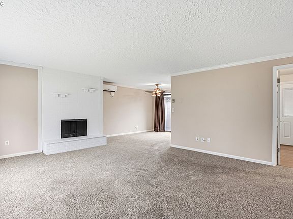 3rd image of 3505 NE 45th St APT A