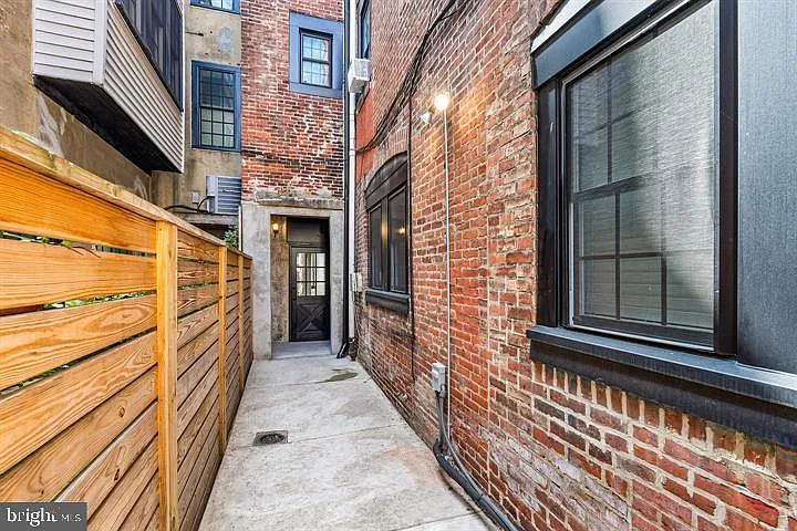 819 S 2nd St #1 — Photo 9