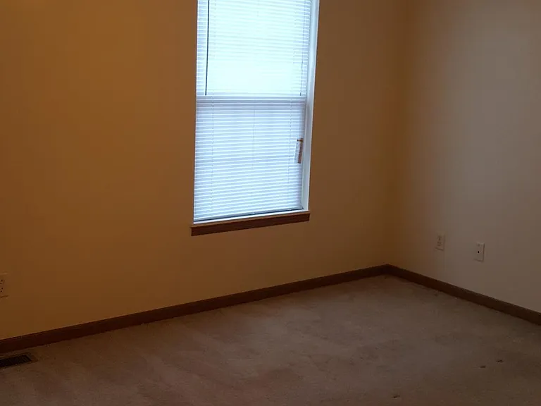 237 Crossing Dr — Photo 9