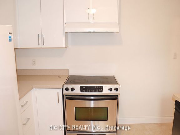 5th image of 30 Lozoway Dr