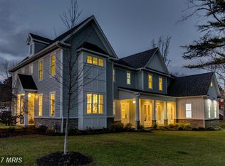 925 Hillcrest Dr SW, Vienna, VA 22180