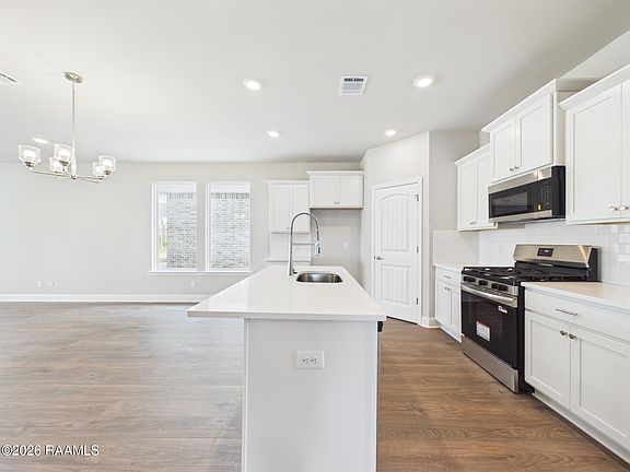3rd image of 201 Bellewood Dr