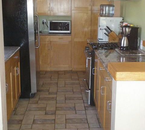 5th image of 2404 Elm Ave