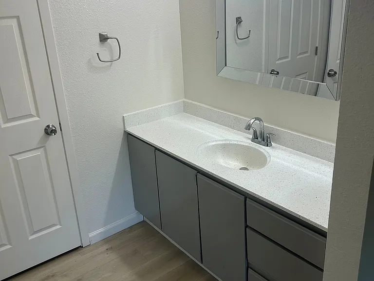 Monterey Valley Apartments — Photo 10