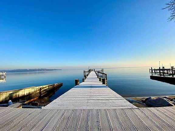 3rd image of 1192 River Bay Rd