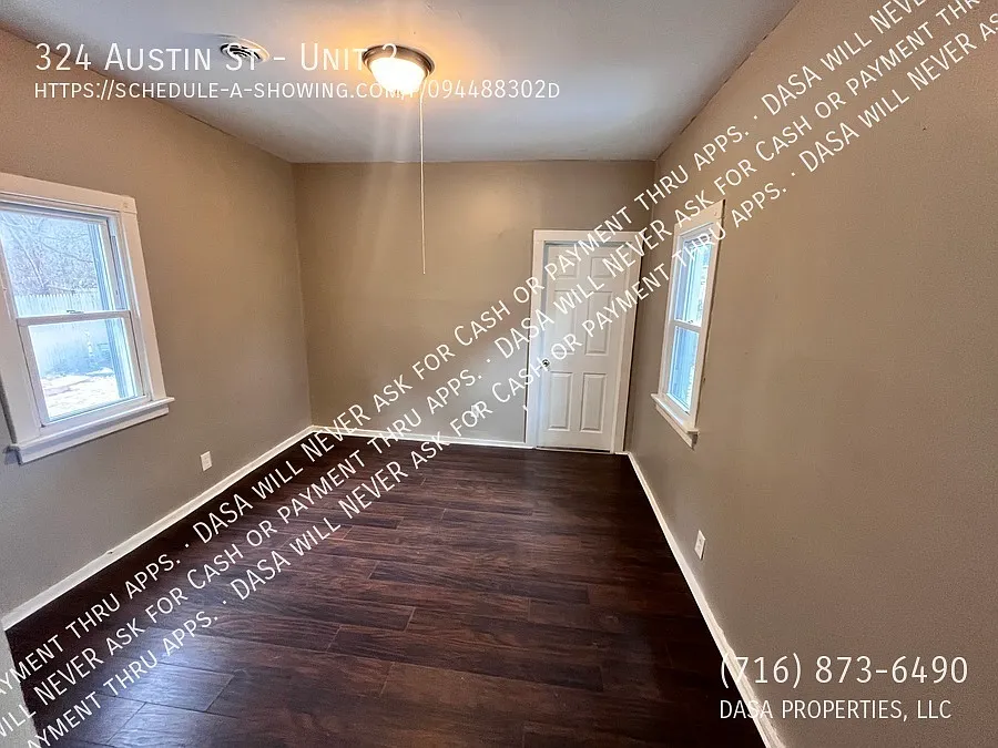 324 Austin St Unit 2 - 2 Beds / 1 Bath — Photo 3