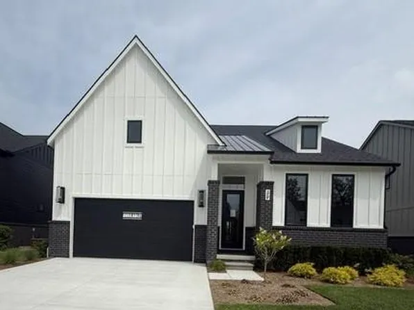 39 S Trail Ct, Troy, MI 48083