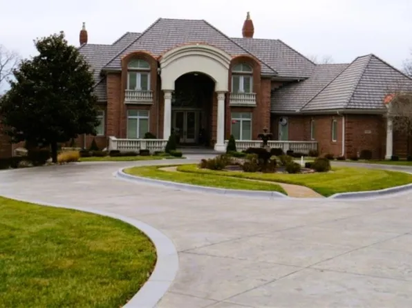 6006 Shore Ct, Kansas City, MO 64152