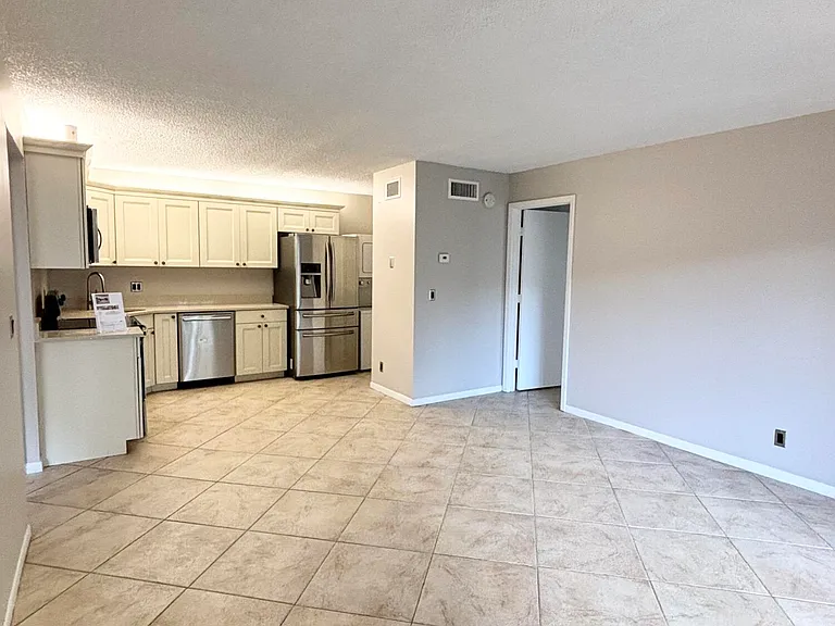 203 Foxtail Dr #F1 — Photo 5