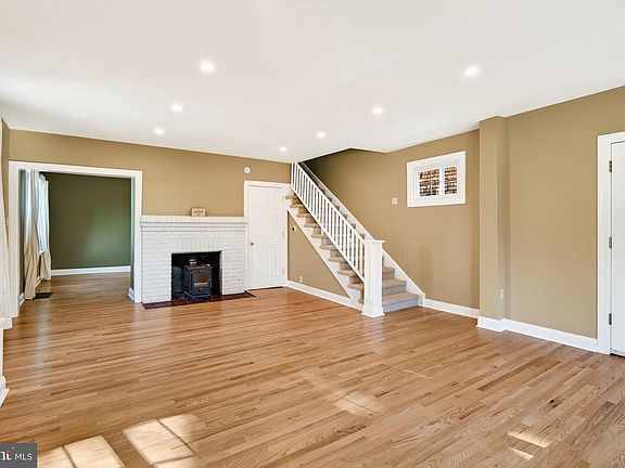3rd image of 448 Radnor St