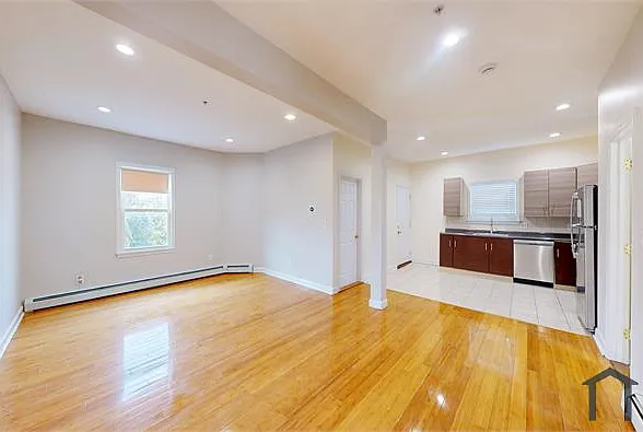 3 bed, 1100 sqft, $3,200 — Photo 2