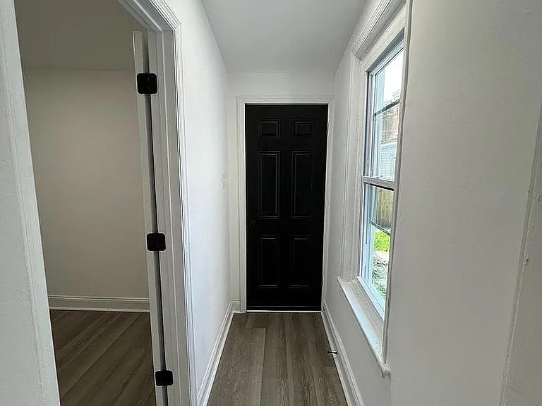 925 W 3rd St — Photo 11