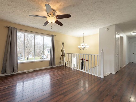 2nd image of 811 N Chandler Dr