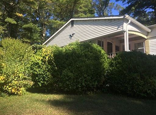 5th image of 61 Maplewood Dr