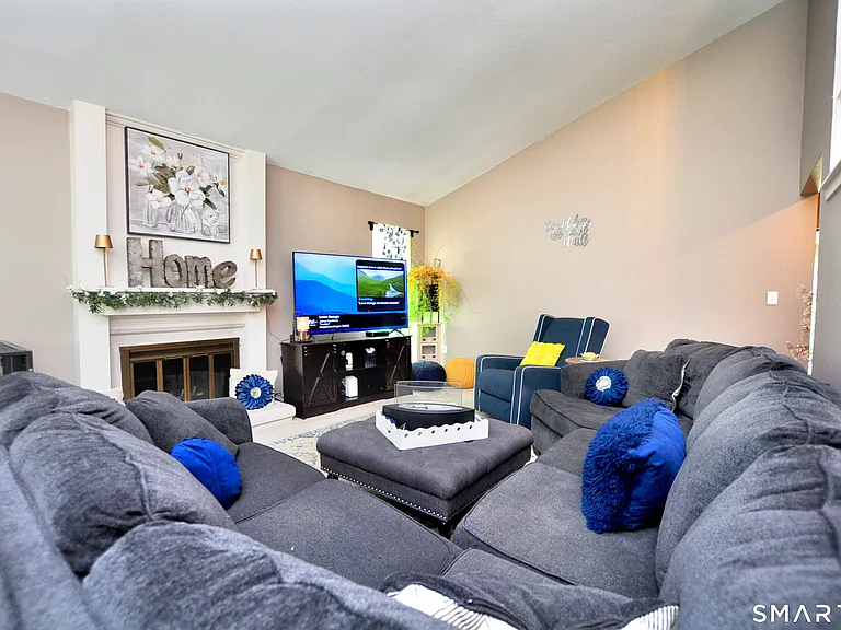 16 Applewood Ln #16 — Photo 9