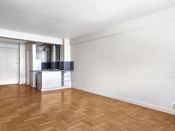 3rd image of 135 E 54th St #4DD