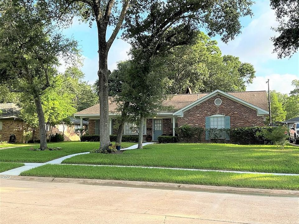 1st image of 423 Willow Vista Dr