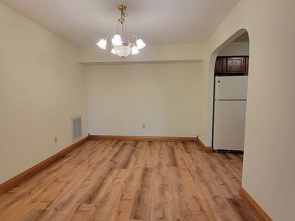 2nd image of 54 Hart Pl APT 8