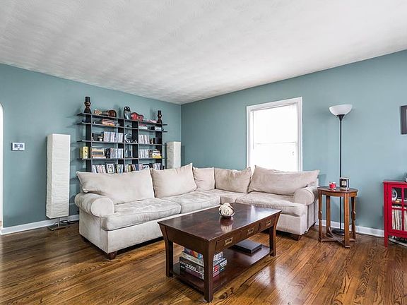 2nd image of 5936 N Evanston Ave
