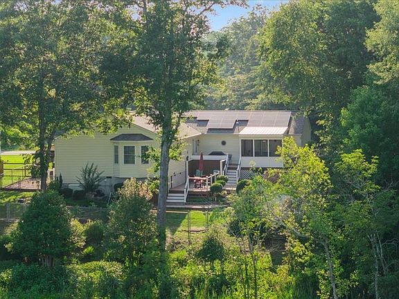 3rd image of 1025 Riverside Dr