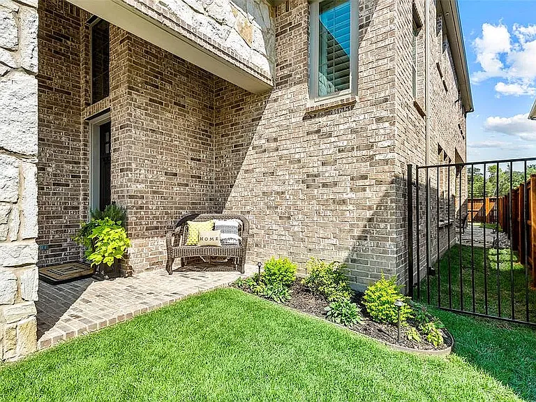 1266 Ocean Breeze Dr — Photo 24