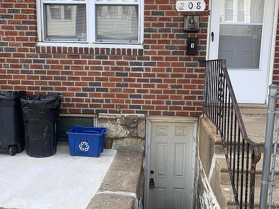 3rd image of 208 Furley St