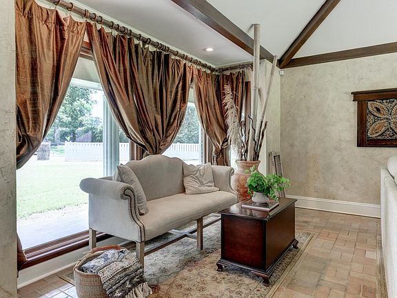 5th image of 106 Arbor Ln