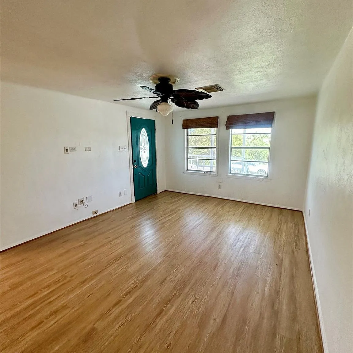 2 bed, 1.0 bath, 790 sqft, $1,600 — Photo 2