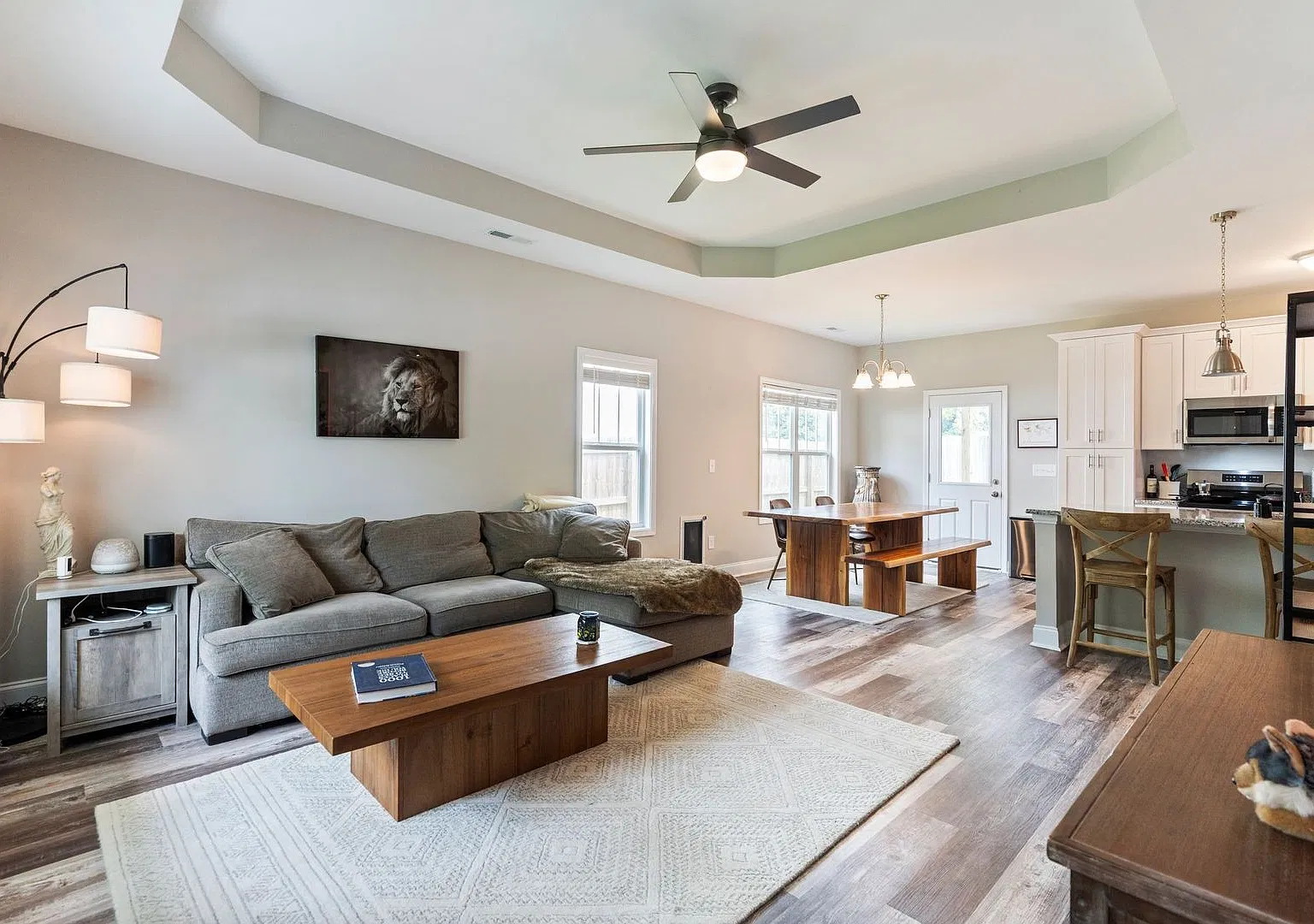 Brand new 3 bedroom 2 bath home in Hampstead — Photo 4