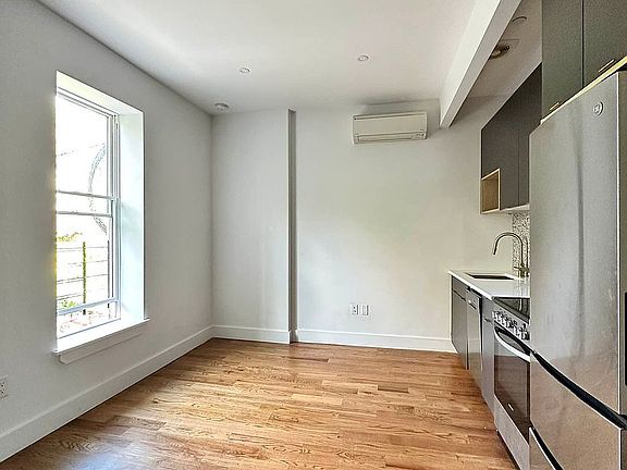 4th image of 791 Sterling Pl #1K