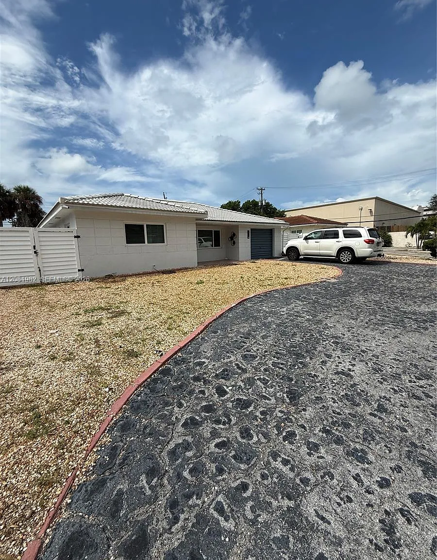 3 bed, 3.0 bath, $5,000 — Photo 2